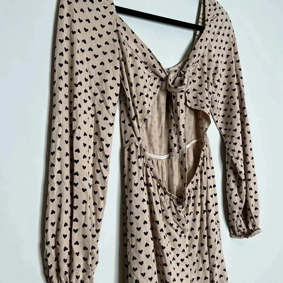 Stone Heart Print Tie Back Long Sleeve Romper - Picture 10 of 12